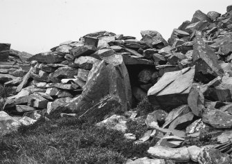 Alt Man Ba, Islay.
View of hut from South.