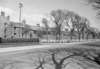 General view of 2-10 Chapel Place, Montrose, from SE.