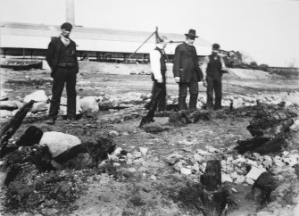 Excavation photograph : excavators on site
