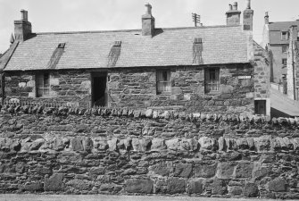 General view of 2, 4 and 6 Bridge Street, Portsoy