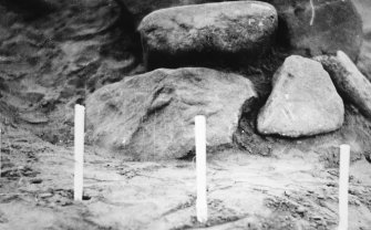 Excavation photograph : detail of stone setting