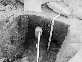 Excavation photograph : detail of trench.