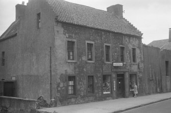 General view of 52 High Street, Prestonpans, from SW.