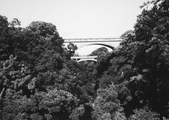 General view of both bridges.