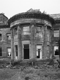 Detail of E elevation bowed bay from E.