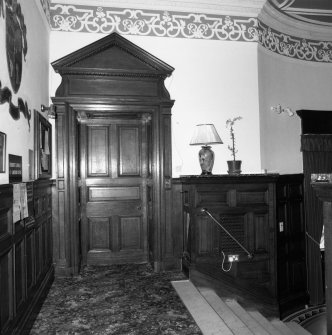 Interior.
Ground floor, inner hall, general view.