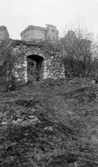 View of gate to S of Castle Campbell.
