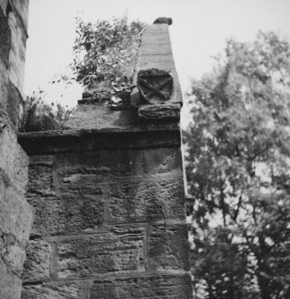 View of shield on gable of Airth aisle on W side.