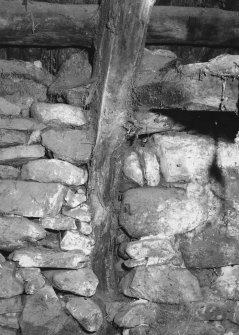 Interior.
Byre, roof, detail of cruck.