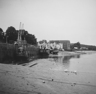 View of quay from E.