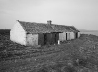 View from E of disused bothy, situated to the N of the inner lighthouse compound.  In 2000, there were plans to convert the bothy into a local heritage and wildlife centre.  Prior to this development, it was estimated that the site receives 40,000 visitors a year.