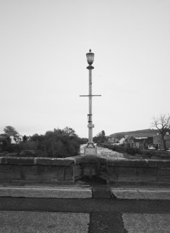 Detailed view from S of lamp standard situated in central refuge in N parapet of bridge.  In late 1999, Dumfries & Galloway Council intended to add similar lamps to the other six refuges of the bridge.