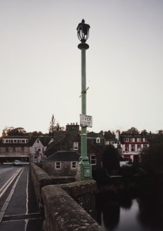 Detailed view from S of lamp standard situated in central refuge in N parapet of bridge.  In late 1999, Dumfries & Galloway Council intended to add similar lamps to the other six refuges of the bridge.