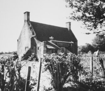 Rear elevation of house prior to restoration