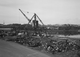 Inverkeithing Bay, Thomas Ward and Sons Shipbreaking Yard, Number 3 Jetty
Jetty No.3:  view from SE showing 25-ton-lift Butters travelling derrick crane (with 120ft jib)