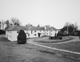 A block (FOSNI offices), view of entrance front