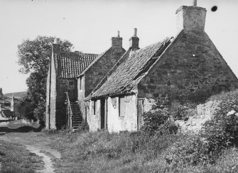 View of unidentified old house in Anstruther Easter