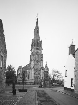 View from South rom Cross Wynd showing the church and memorial fountain