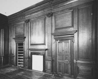 Interior - first floor, west wing, central apartment (principal bedroom), view from south east