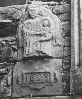 Detail of sculpted figures and separate stone, dated 1628, at 30 Low Street.