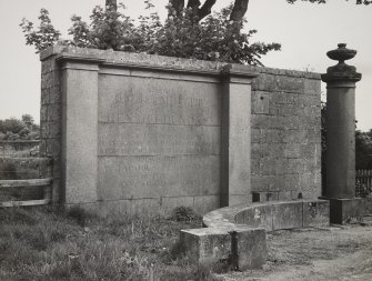 Memorial stone to Viscount Melville and William Pitt to right of entrance gates