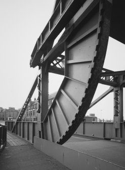 Detail of curved girder on which bridge rolls when being raised and lowered