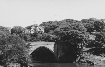 Aberdeen, Balgownie Brig.
General view of bridge from downstream.