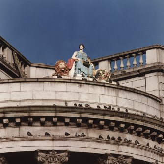 Aberdeen, 5 Castle Street, Clydesdale Bank.
Detail of column heads and statue above entrance from South-East.