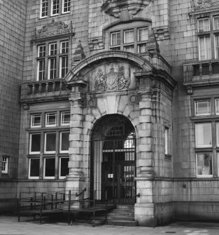 Crown Street, main entrance, detail