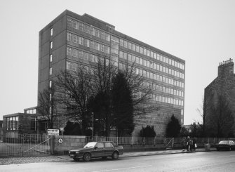 Aberdeen, Holburn Street, College of Commerce.
General view from North-West.