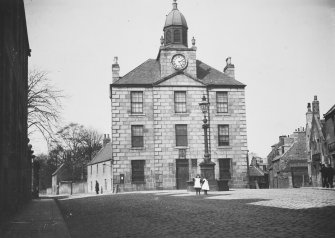 Aberdeen, Old Aberdeen, Hign Street, Town House.
General view from South.