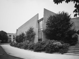 Aberdeen, St. Machar Drive, University Of Aberdeen, Art Lecture Theatre.
General view from South-East.