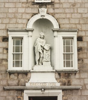 View of statue of Robert Gordon above the main door.