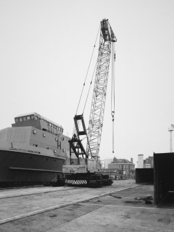 Aberdeen, York Place, Hall Russell Shipyard.
General view from North-East on quayside showing the 1974 Coles Centurion 48 ton diesel-electric mobile crane, with 90 ft jib and hydraulic-wheeled outriggers.