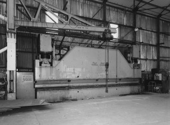 Aberdeen, York Place, Hall Russell Shipyard.
General interior view from North-West in bay 2 of platers' shop, showing hydraulic plate bending machine made by Hugh Smith of Glasgow. (Bed-Length 9.2m).