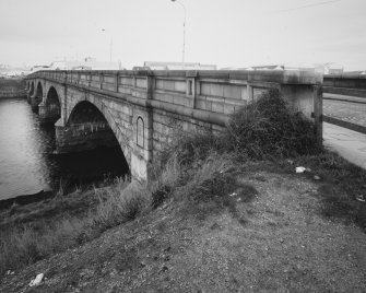 View from S along WSW side of bridge, showing detail of outside of parapet