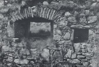 Castle, Finlaggan, Islay.
Detail of archway in Building C.