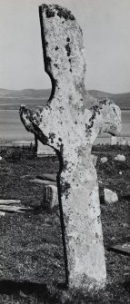 Cross, Kilnave Church, Kilnave.
View of cross from West.