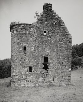 Kilmartin, Kilmartin Castle.
General view from South.