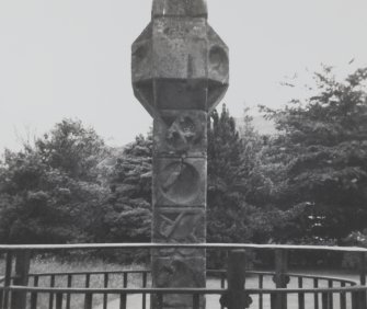 Lochgoilhead, Sundial.
View of shaft of sundial.