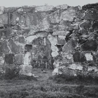 Mull, Pennygown Chapel.
View of wall arch.