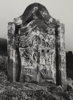 Mull, Bunessan, Old Parish Church.
View of headstone with armorial.