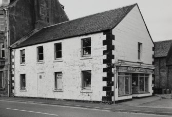 Lochgilphead, Colchester Square & Poltalloch Street.
View of house at junction from South.