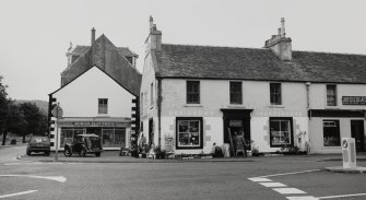 Lochgilphead, Colchester Square & Poltalloch Street.
View of house at junction from East.