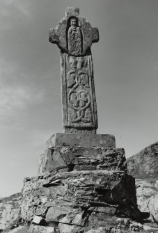 Oronsay Priory, small cross.
General view of small Early Christian cross.