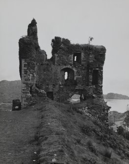 Tarbert, Tarbert Castle.
General view from South.