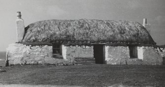 Tiree, Saundaig, thatched cottages.
General view of Southern cottage.
