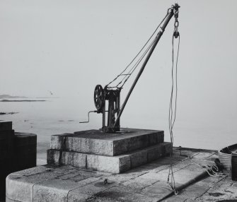 Tiree, Hynish and Lighthouse Establishment, harbour.
View of hand-operated crane.