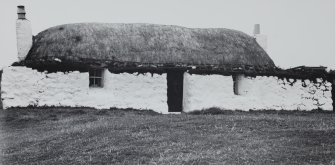 Tiree, Saundaig, thatched cottages.
General view of Southern cottage from East.