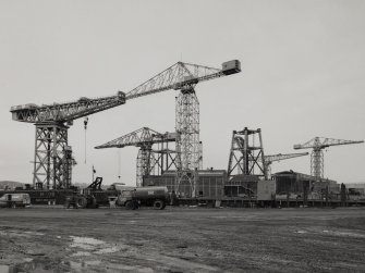 General view from E of cranes, with giant cantilever crane (left), built by Sir William Arrol & Co in 1907.  150-ton capacity, uprated to 200-tons in 1937.  Photosurvey 19-FEB-1991
